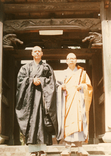 Kozen as a new priest with  Suda Roshi at the gates of Tenyu Ji temple